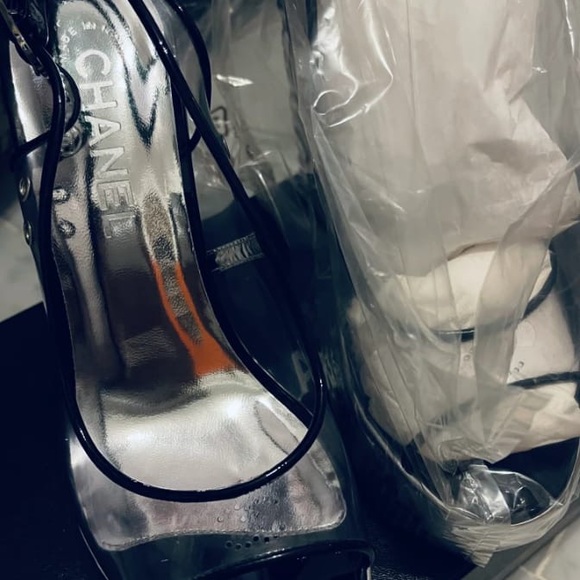 Shoes - Picture 3 of 4